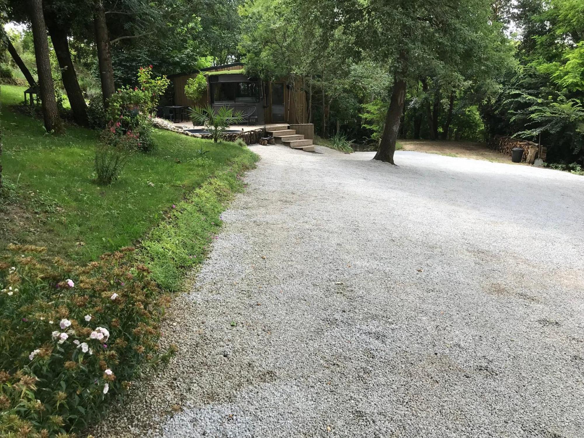 Bus Atypique Au Bord Du Canal Du Midi Et Au Coeur D'une Foret 2 Holiday home